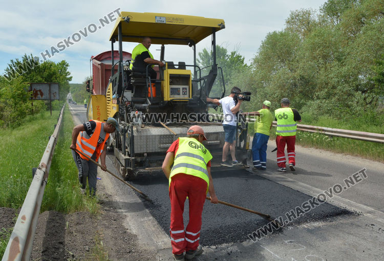 Изкърпват 6 700 кв. м. по пътя от Хасково към Кърджали