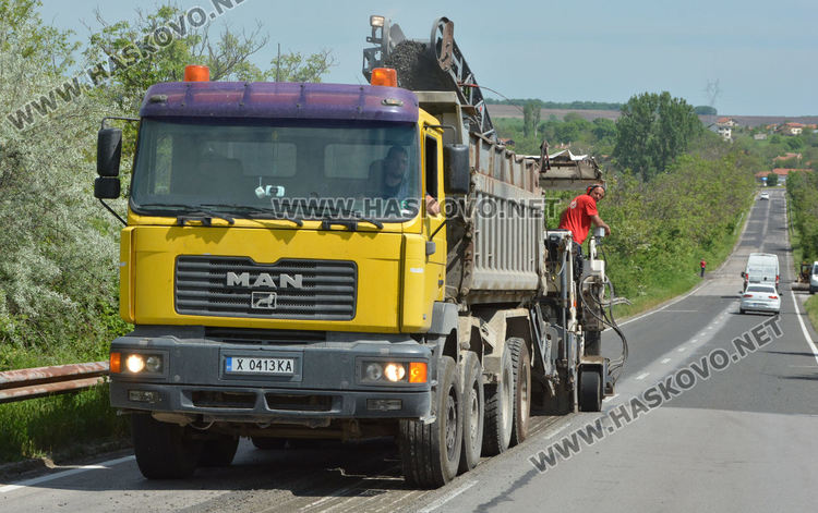 Изкърпват 6 700 кв. м. по пътя от Хасково към Кърджали