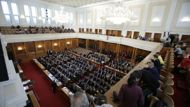  Парламентът задължи министрите да дойдат в Народното събрание