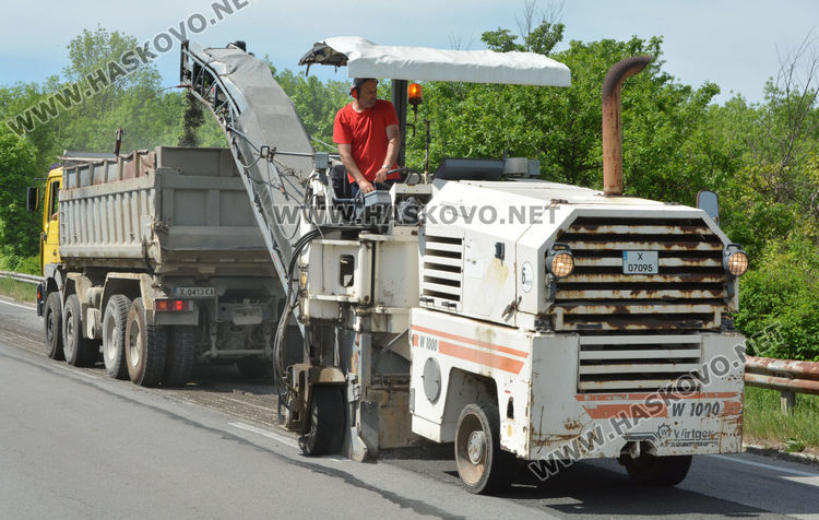 Изкърпват 6 700 кв. м. по пътя от Хасково към Кърджали