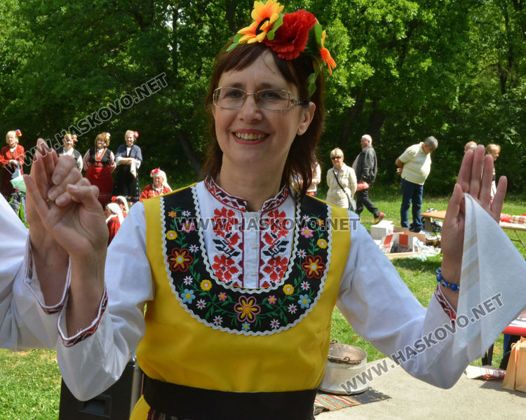 Самодейци показаха красотата на българския фолклор в „Пеени хора от Хасковския край“