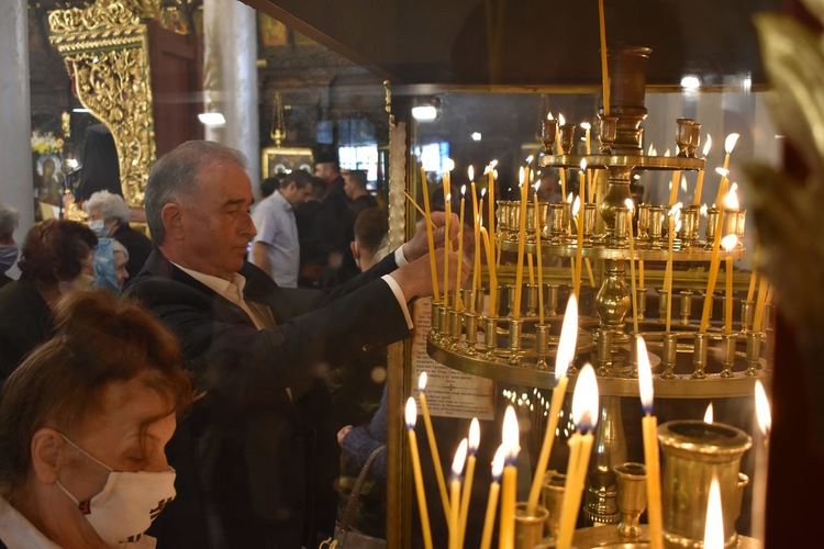 Отбелязаха 200 години храм "Свети Николай Чудотворец" в Асеновград (снимки)