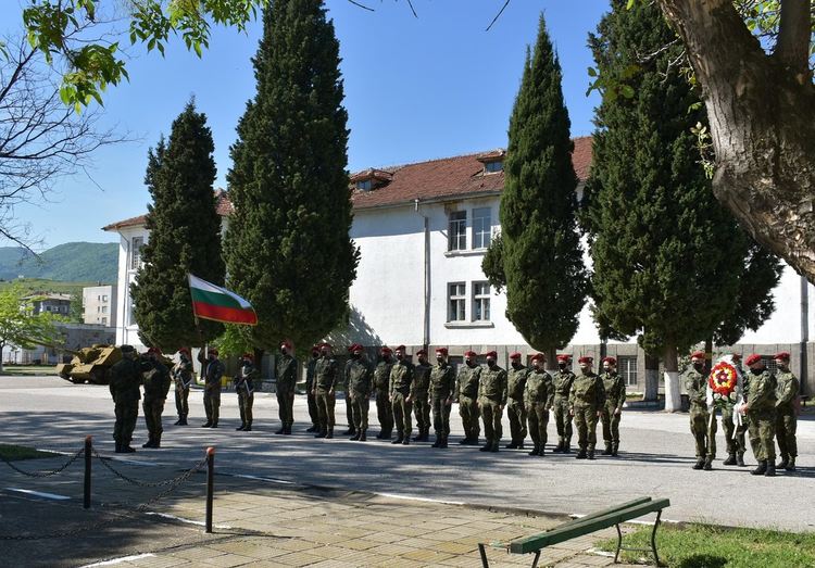 Цветя и венци бяха поднесени пред паметника на загиналите в Отечествената война