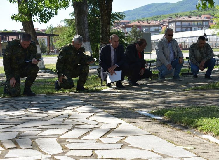 Цветя и венци бяха поднесени пред паметника на загиналите в Отечествената война