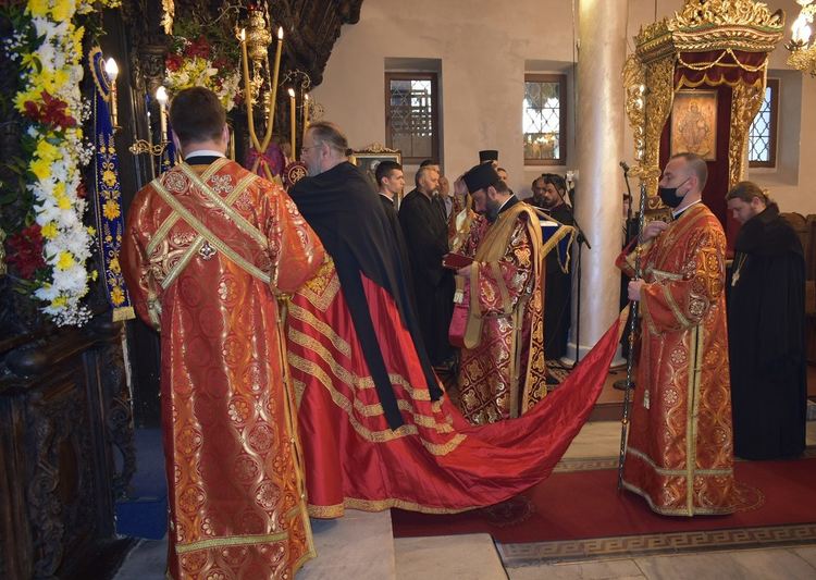 Отбелязаха 200 години храм "Свети Николай Чудотворец" в Асеновград (снимки)