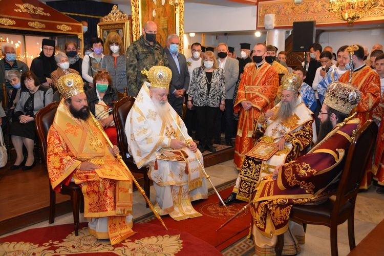 Отбелязаха 200 години храм "Свети Николай Чудотворец" в Асеновград (снимки)