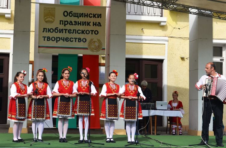 Над 130 самодейци се изявиха в Прегледа на любителското творчество