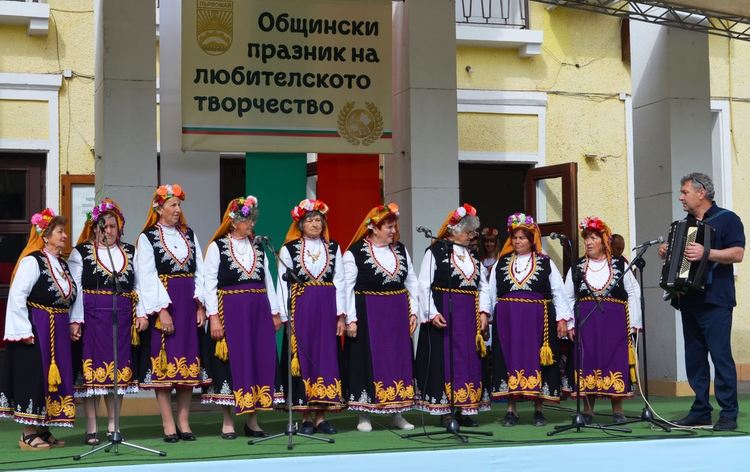 Над 130 самодейци се изявиха в Прегледа на любителското творчество