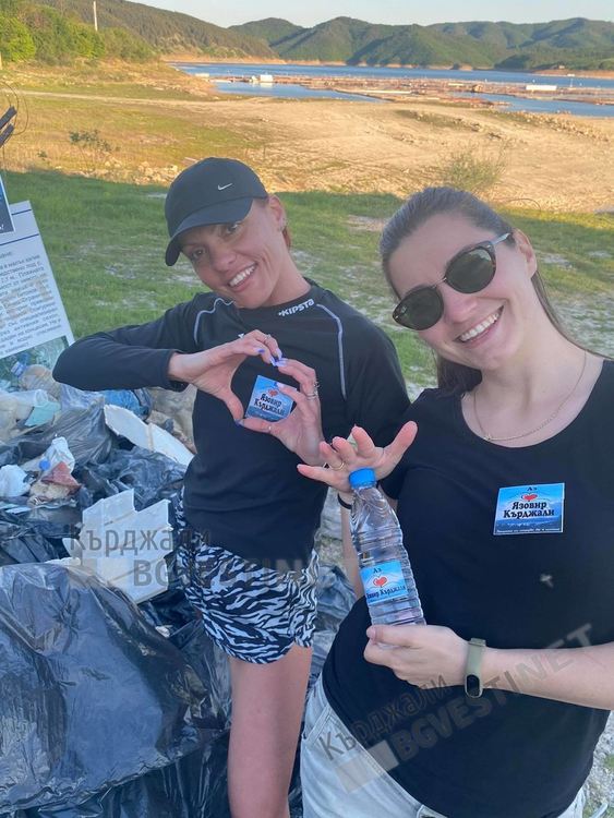 Доброволци почистиха брега на яз.”Кърджали” при зоната за отдих „Главатарци” след призив в социалните мрежи