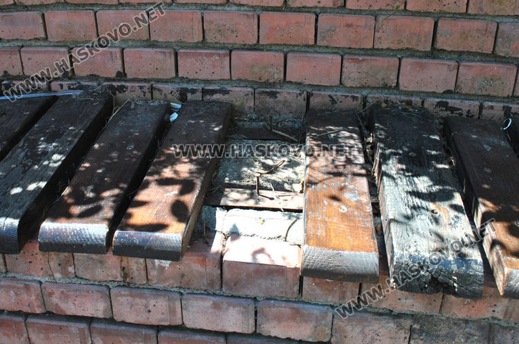 Счупиха люлка в детска площадка в центъра на Хасково