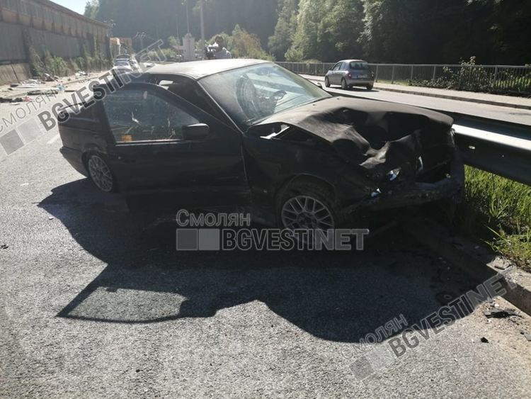 БМВ влетя на околовръстното и "изправи " завоя в мантинелата