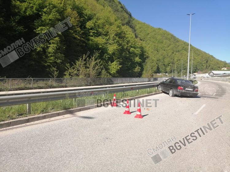 БМВ влетя на околовръстното и "изправи " завоя в мантинелата