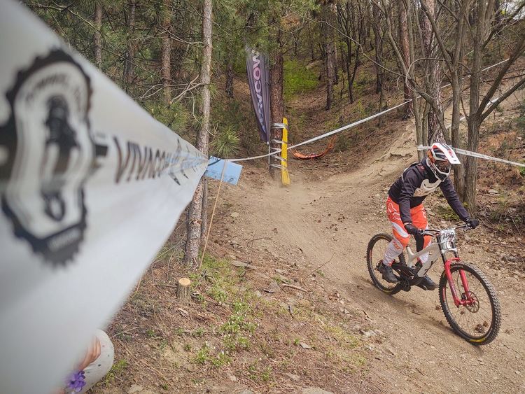 Юноша от смолянски клуб стана първи при старта на сезона в планинското колоездене