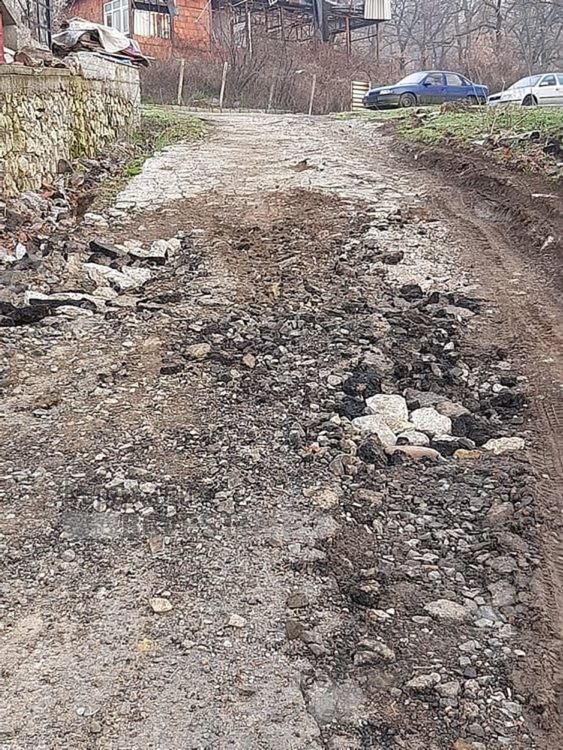 Читател на Кърджали бг вести: Обезобразиха защитена местност при Гняздово!