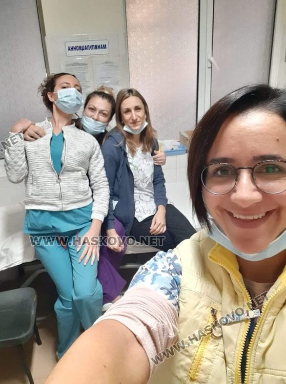 Сестра Риза след нощно дежурство на професионалния си празник: Когато чуеш добра дума, се чувстваш значим