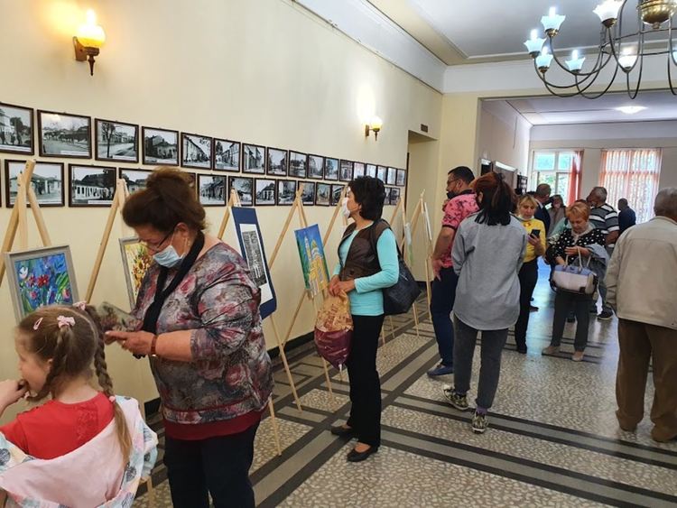 Откриха традиционната майска изложба на първомайските художници