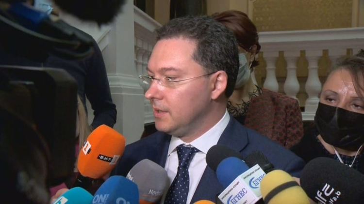 Скандал между ГЕРБ и Радев заради срещата на формата Б9 на НАТО