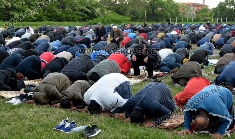 За втора година намазът за Рамазан Байрам на открито на Ямача