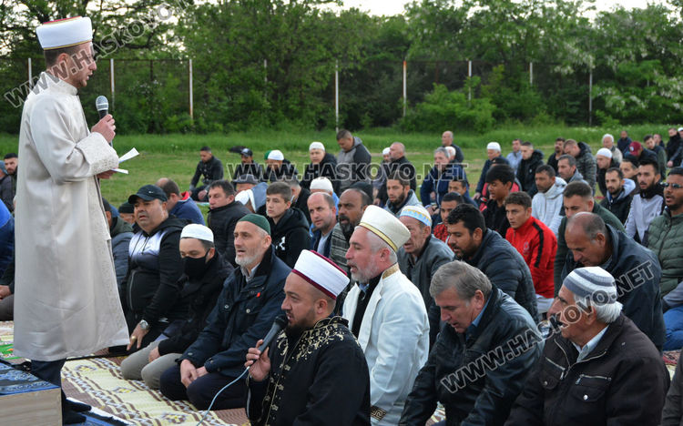 За втора година намазът за Рамазан Байрам на открито на Ямача
