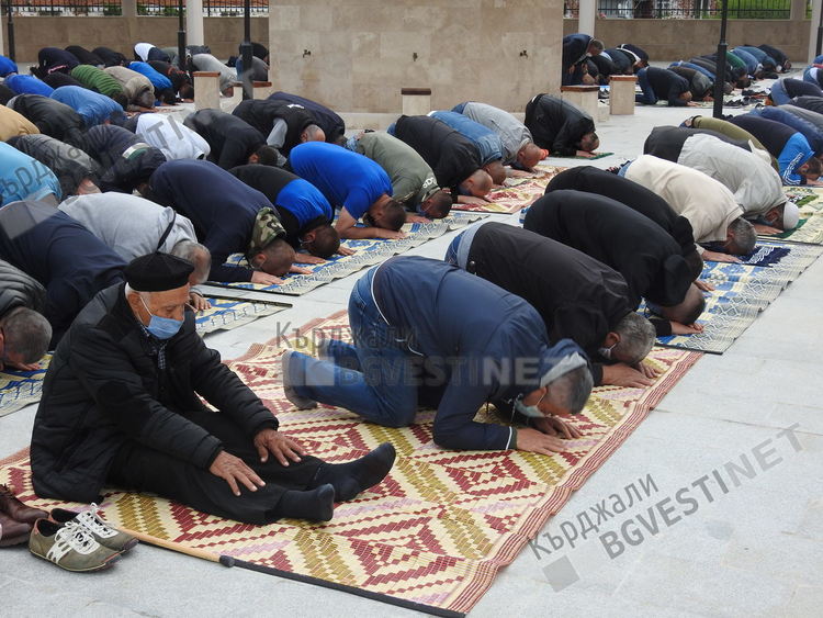 Рамазан Байрам е, новата джамия на Кърджали отвори врати за богомолци
