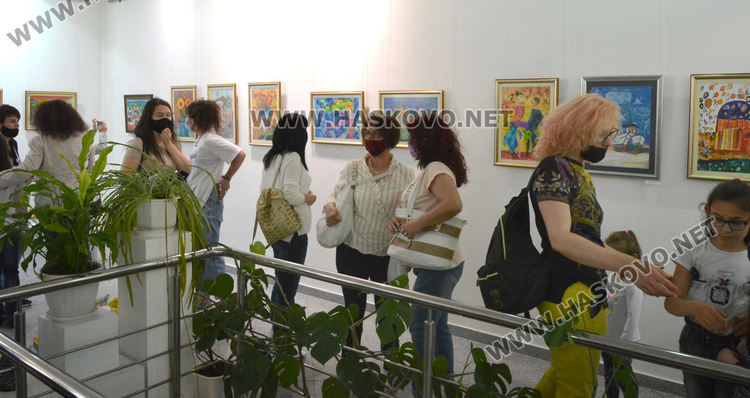 „Свят от мечти“ подредиха малките художници от Пастело и Дъга