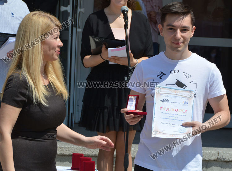 Топ информатикът Стоян Малинин е Ученик на Годината на Природо-математическата гимназия в Хасково