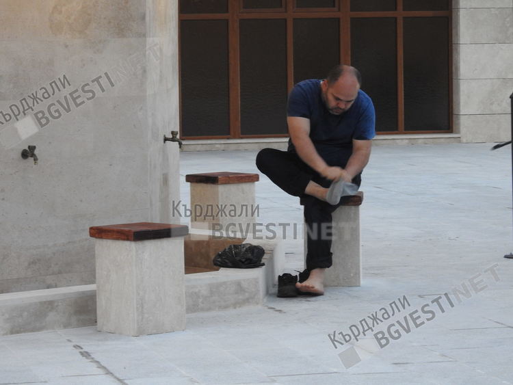 Рамазан Байрам е, новата джамия на Кърджали отвори врати за богомолци