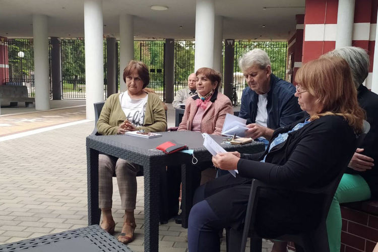 „Наблизо има светлина” на Хубен Стефанов свети в мрака на непознаваемото