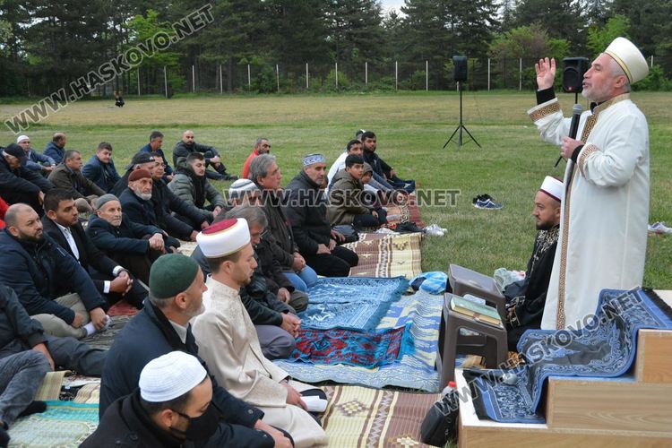 За втора година намазът за Рамазан Байрам на открито на Ямача