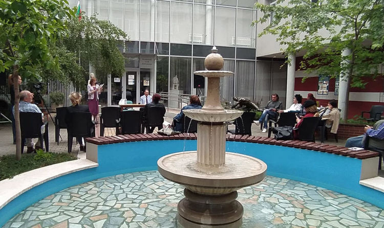 „Наблизо има светлина” на Хубен Стефанов свети в мрака на непознаваемото