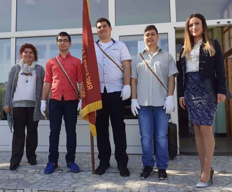 Професионална гимназия по транспорт и аграрни технологии &bdquo;Н. Й. Вапцаров&ldquo; изпрати Випуск 2021