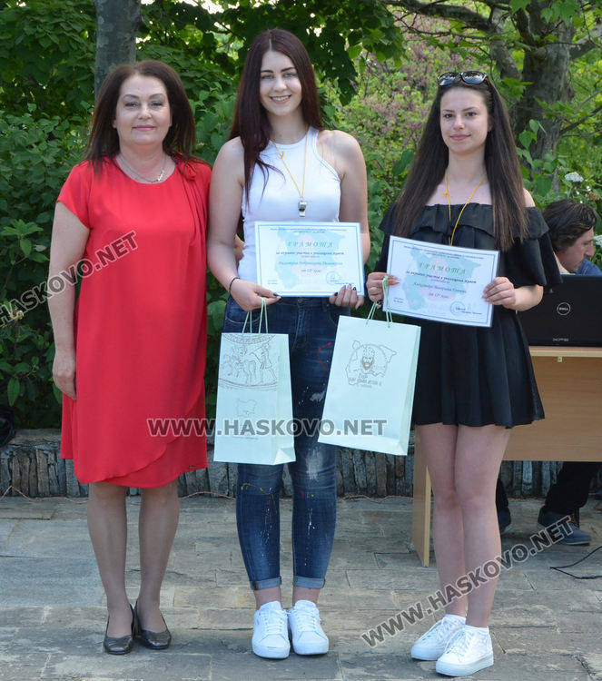 Последният училищен  звънец удари за зрелостниците от Царската гимназия