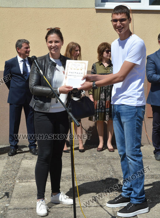 Ния Ванчева със Златаровска премия – ученик на випуска в хасковската Езикова гимназия