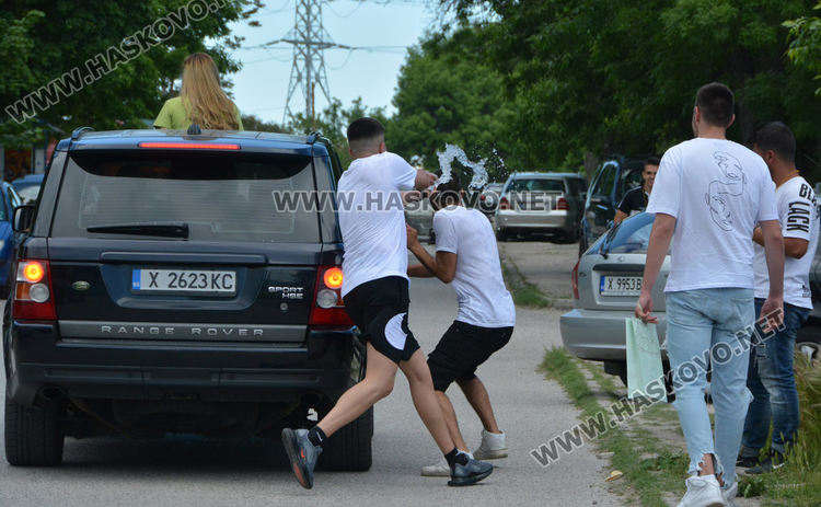 Последният училищен  звънец удари за зрелостниците от Царската гимназия