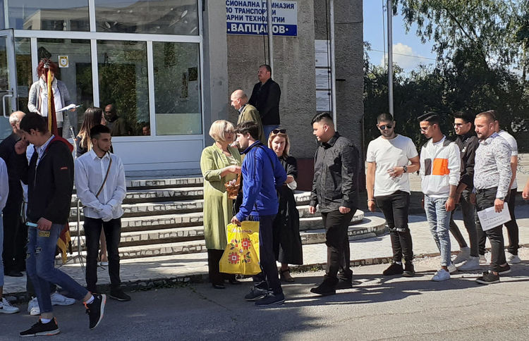 Професионална гимназия по транспорт и аграрни технологии &bdquo;Н. Й. Вапцаров&ldquo; изпрати Випуск 2021