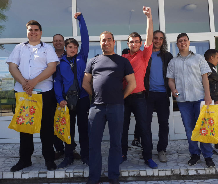 Професионална гимназия по транспорт и аграрни технологии &bdquo;Н. Й. Вапцаров&ldquo; изпрати Випуск 2021