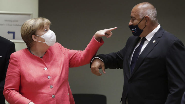 "Шпигел" замеси Меркел и Борисов в схема с доставка на некачествени маски от България