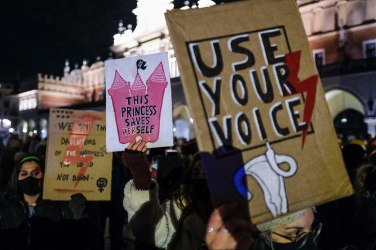 100 дни откакто Полша забрани абортите. Жените отвръщат на удара