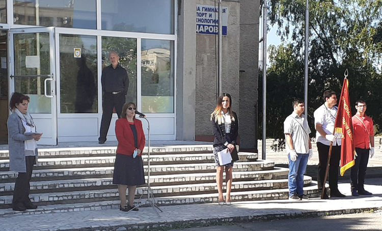 Професионална гимназия по транспорт и аграрни технологии &bdquo;Н. Й. Вапцаров&ldquo; изпрати Випуск 2021
