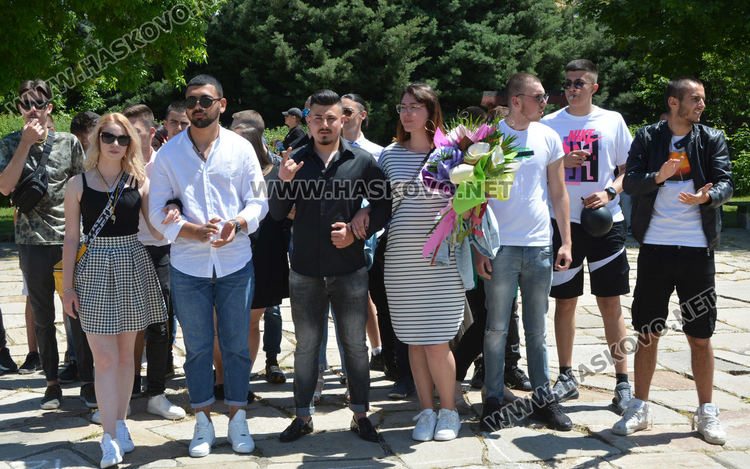 Последният училищен  звънец удари за зрелостниците от Царската гимназия