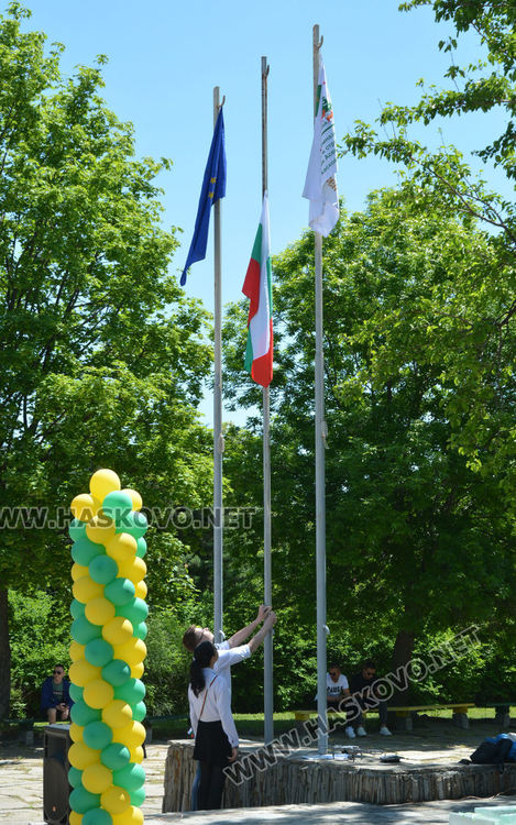 Последният училищен  звънец удари за зрелостниците от Царската гимназия