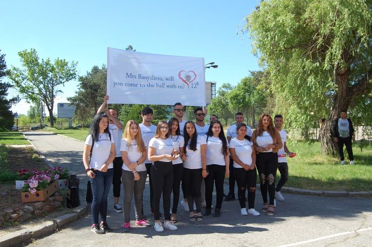 Гимназиите в Първомай изпратиха своите абитуриенти