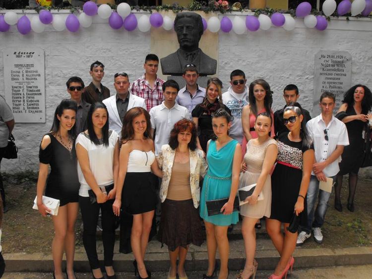 За пример! Смолянските абитуриенти празнуваха стилно и скромно без пошлост/ новина в снимки/