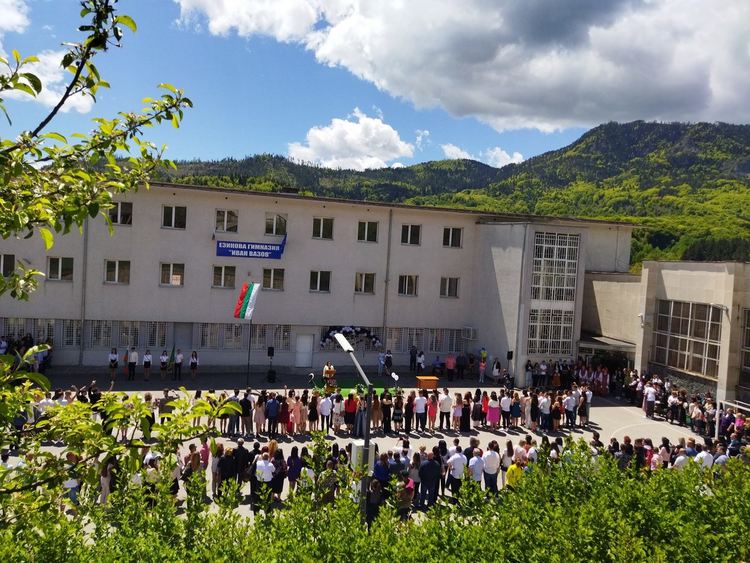 За пример! Смолянските абитуриенти празнуваха стилно и скромно без пошлост/ новина в снимки/