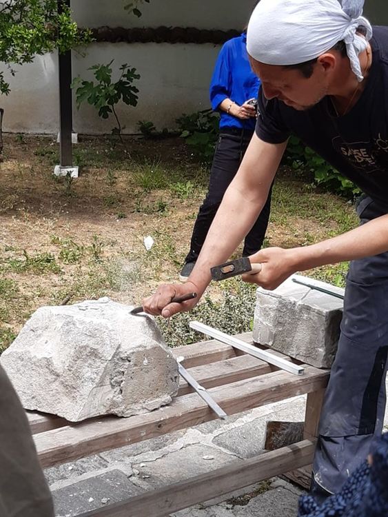 Изложба в камък на Огнян Читаков и работилница по каменоделие в Асеновград (снимки)