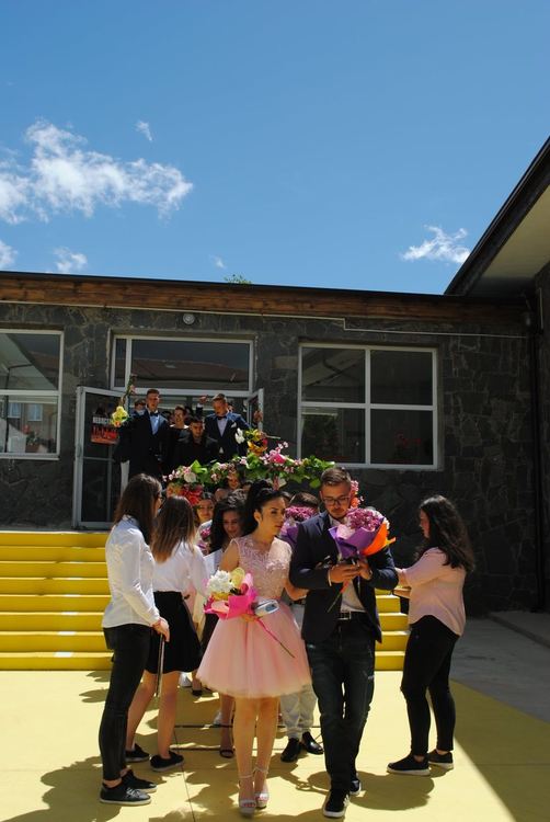 За пример! Смолянските абитуриенти празнуваха стилно и скромно без пошлост/ новина в снимки/