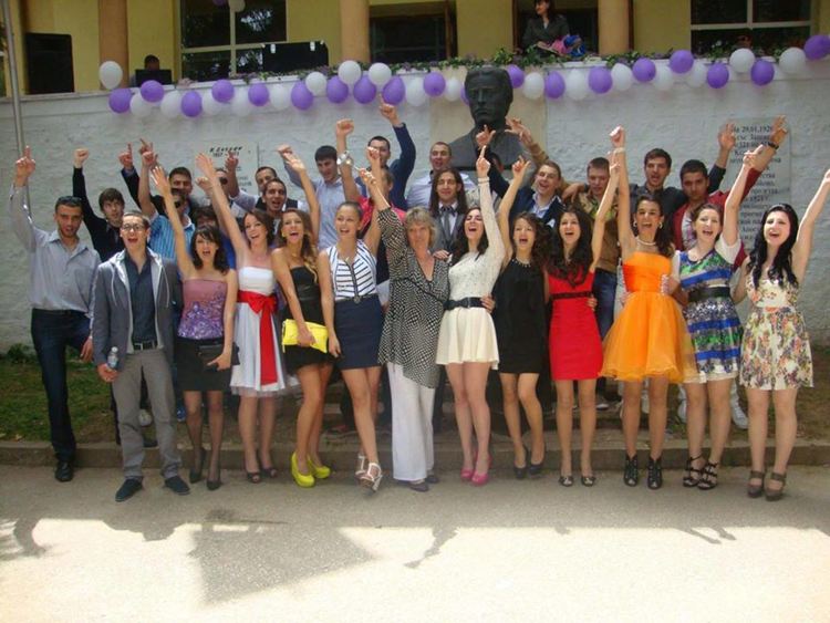 За пример! Смолянските абитуриенти празнуваха стилно и скромно без пошлост/ новина в снимки/