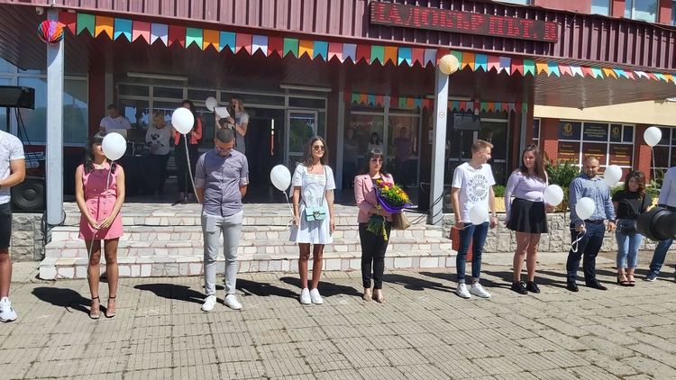 Гимназиите в Първомай изпратиха своите абитуриенти