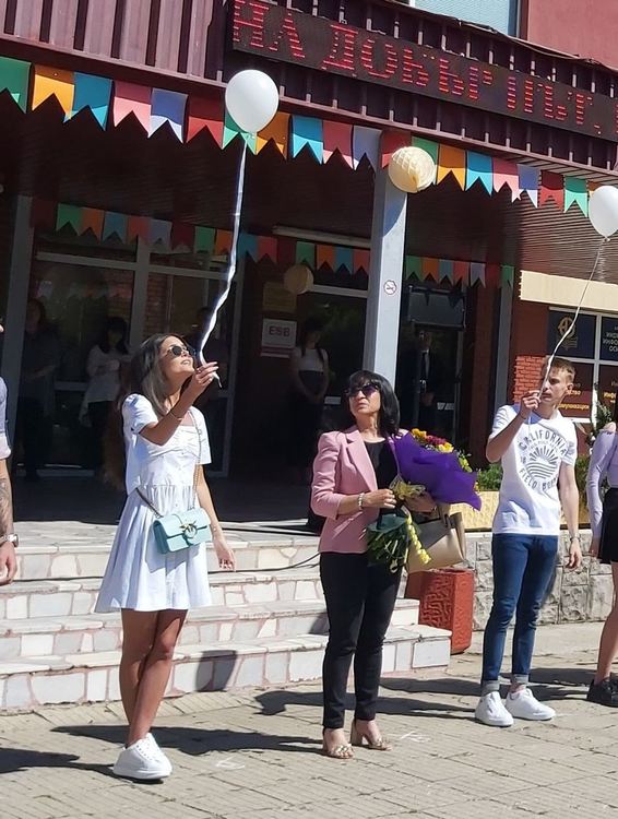 Гимназиите в Първомай изпратиха своите абитуриенти