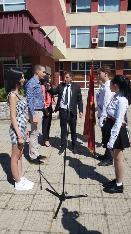 Гимназиите в Първомай изпратиха своите абитуриенти